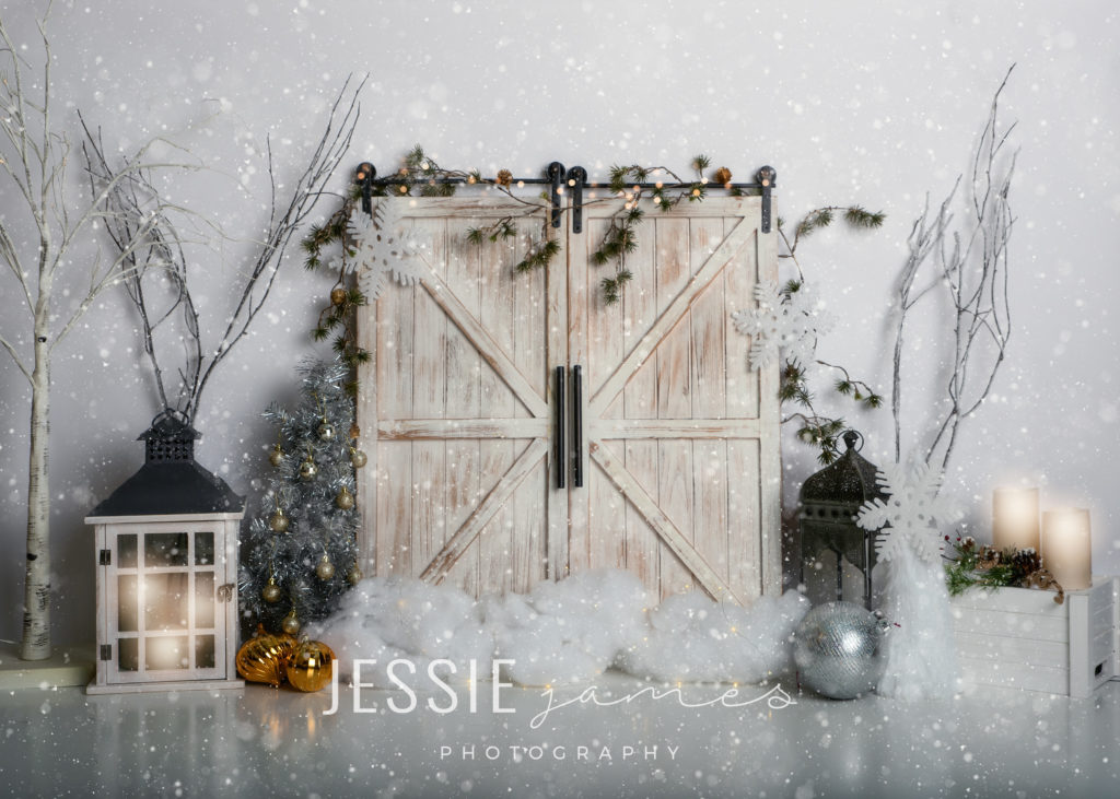 holiday mini session setup,  rustic barn doors, with holiday lanterns and wreaths