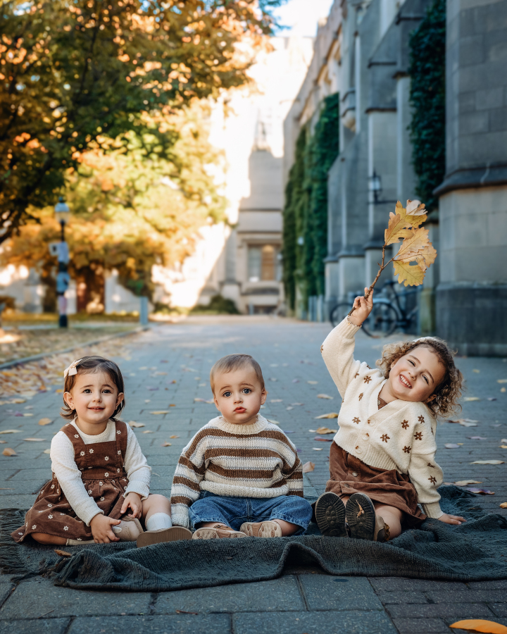 (Three kids sitting on blanket with leaves at Princeton)
Keyphrase: Fall Family Mini Session Princeton University